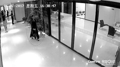 昨晚西湖警察发布了案例：董某（女）意味着社会人员击败了其他人，在行政拘留的15日罚款一千元。